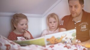 Europe 8 Awana lesing hjemme